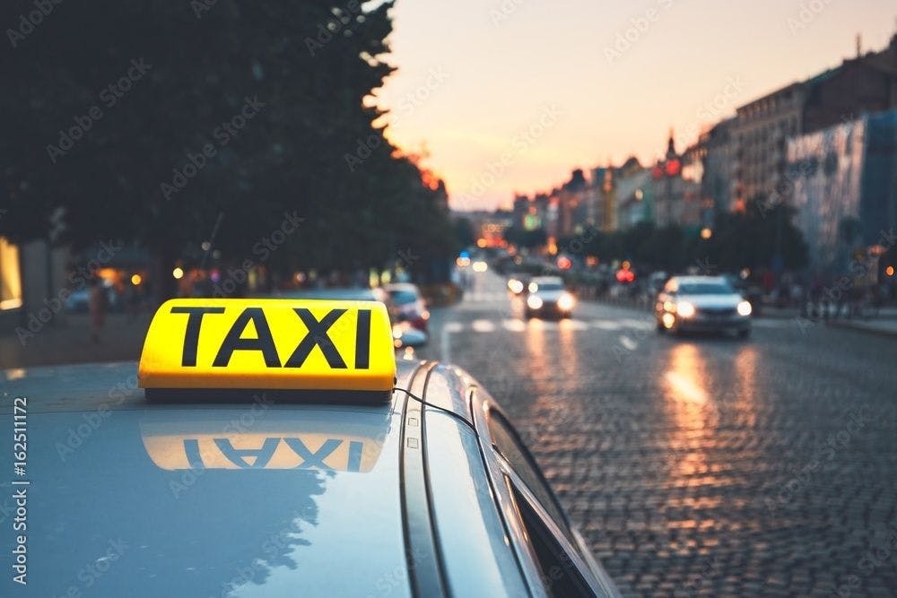 Taxi sur une avenue